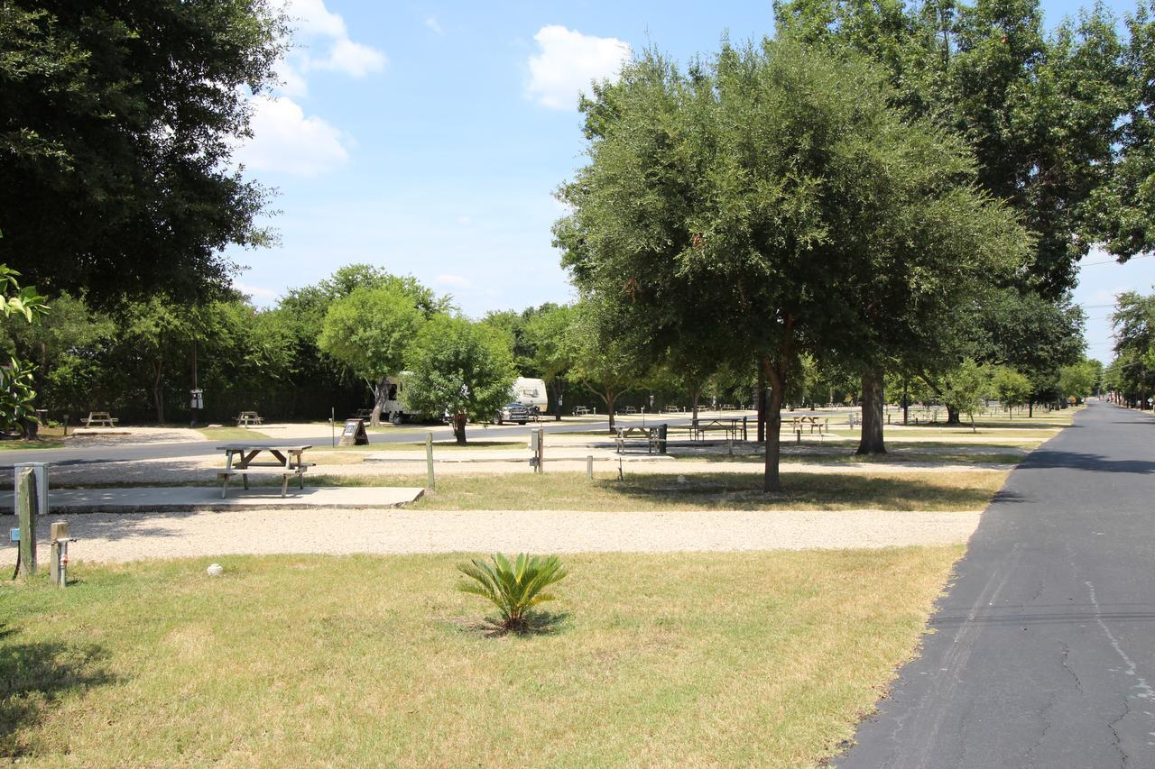 Travelers World Rv Resort San Antonio Eksteriør billede