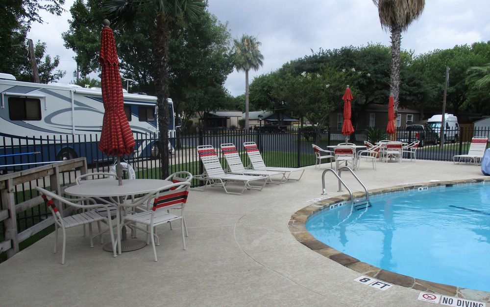 Travelers World Rv Resort San Antonio Eksteriør billede